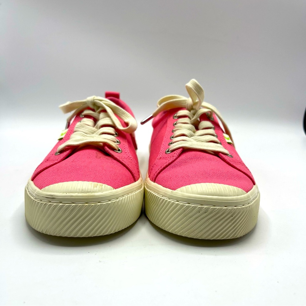 Cariuma Pink Canvas Sneakers Size 9.5
More small stain on shoe.